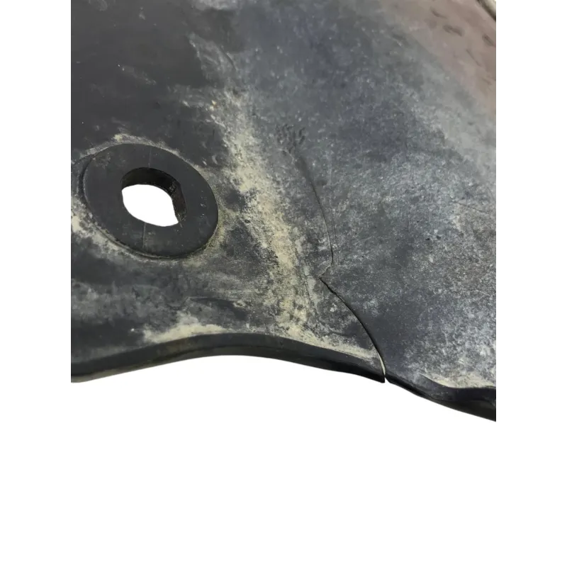 Cache carenage sous selle droit SUZUKI RG 500 1985-1987