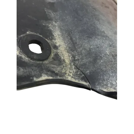 Cache carenage sous selle droit SUZUKI RG 500 1985-1987