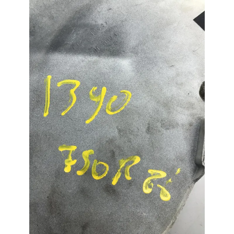Cache carenage sous selle gauche SUZUKI GSXR 750 1985-1987