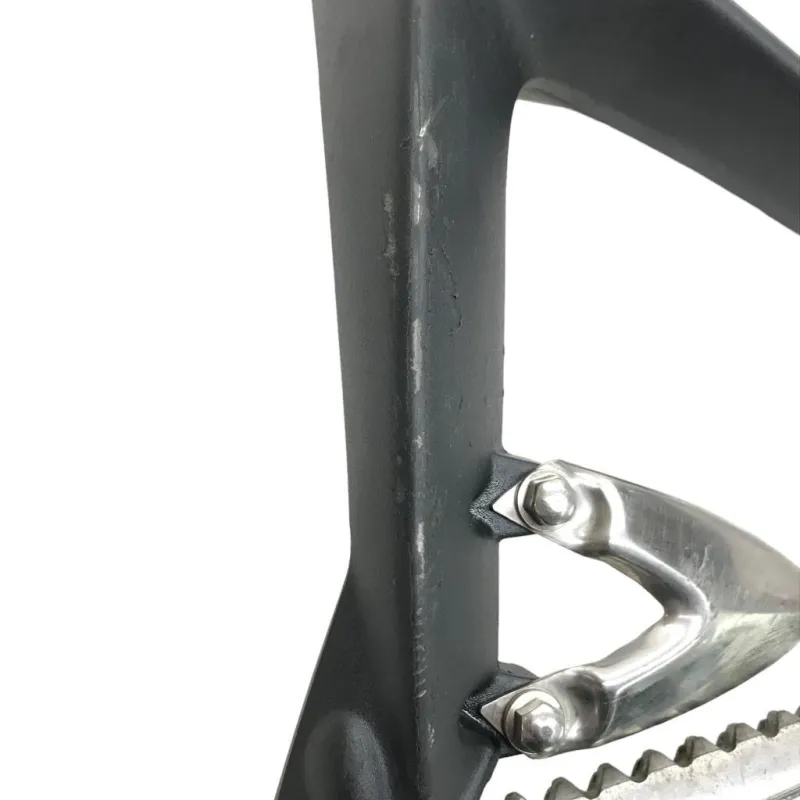 Platine et repose pieds arriere gauche TRIUMPH SPRINT ST 1050 2005-2010
