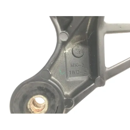 Platine et repose pieds arriere droit YAMAHA YZF 320 2019-2023 R3
