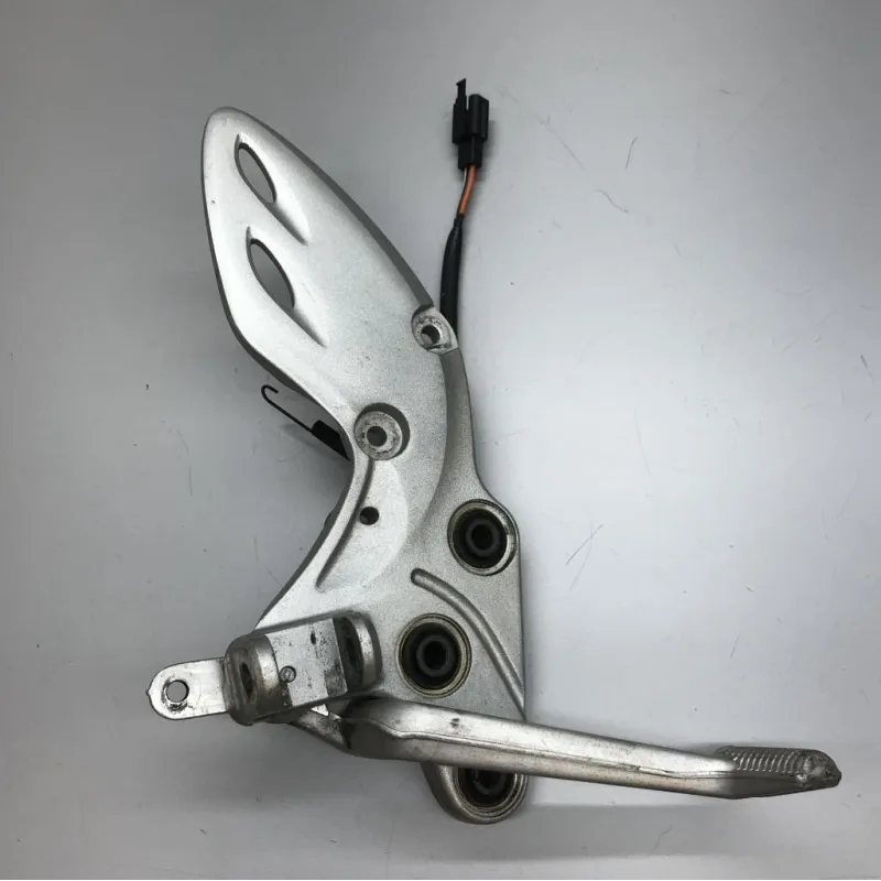 Platine avant droite SUZUKI GSXR 1300 2008-2017 HAYABUSA