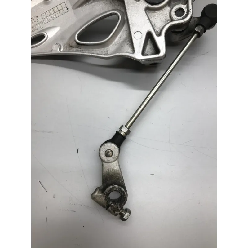 Platine avant gauche SUZUKI GSXR 1300 2008-2017 HAYABUSA