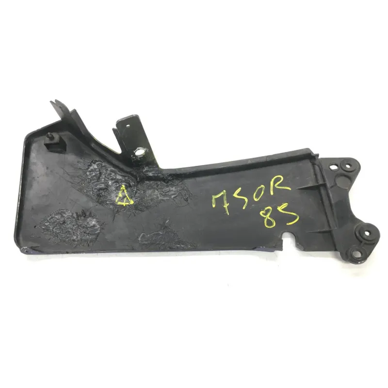 Cache carenage coque arriere gauche SUZUKI GSXR 750 1985-1986