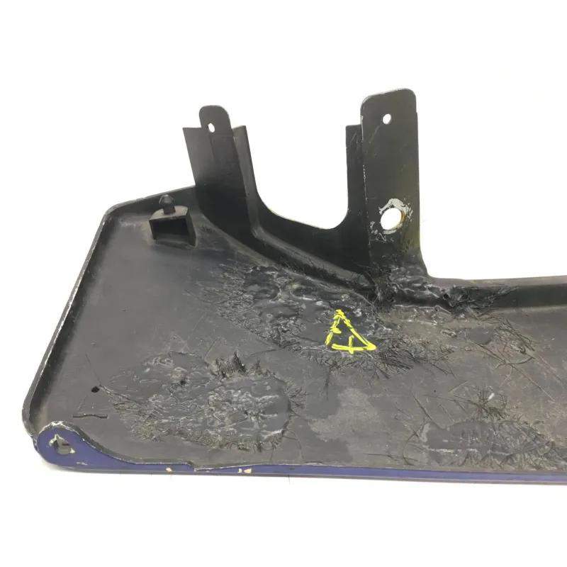 Cache carenage coque arriere gauche SUZUKI GSXR 750 1985-1986