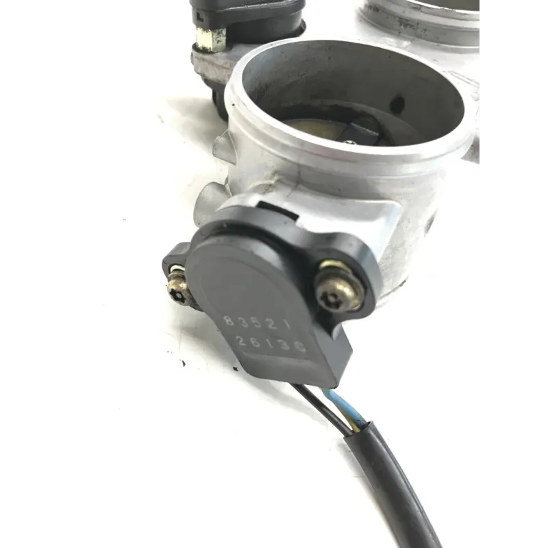Rampe d'injection TRIUMPH SPEED TRIPLE 955 I 1999-2004