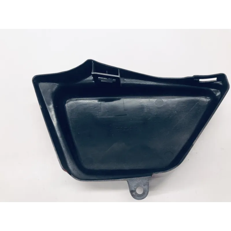 Cache carenage sous selle droit SUZUKI GT 80 1981-1983