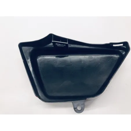 Cache carenage sous selle droit SUZUKI GT 80 1981-1983