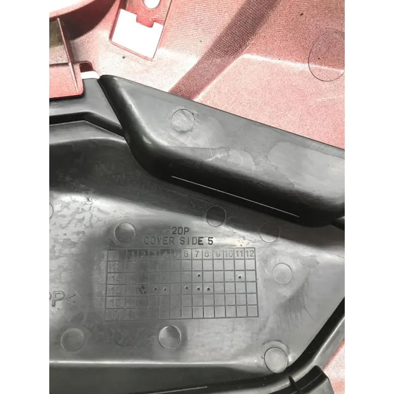 Cache carenage coque arriere gauche YAMAHA GPD 125 2015-2016 NMAX