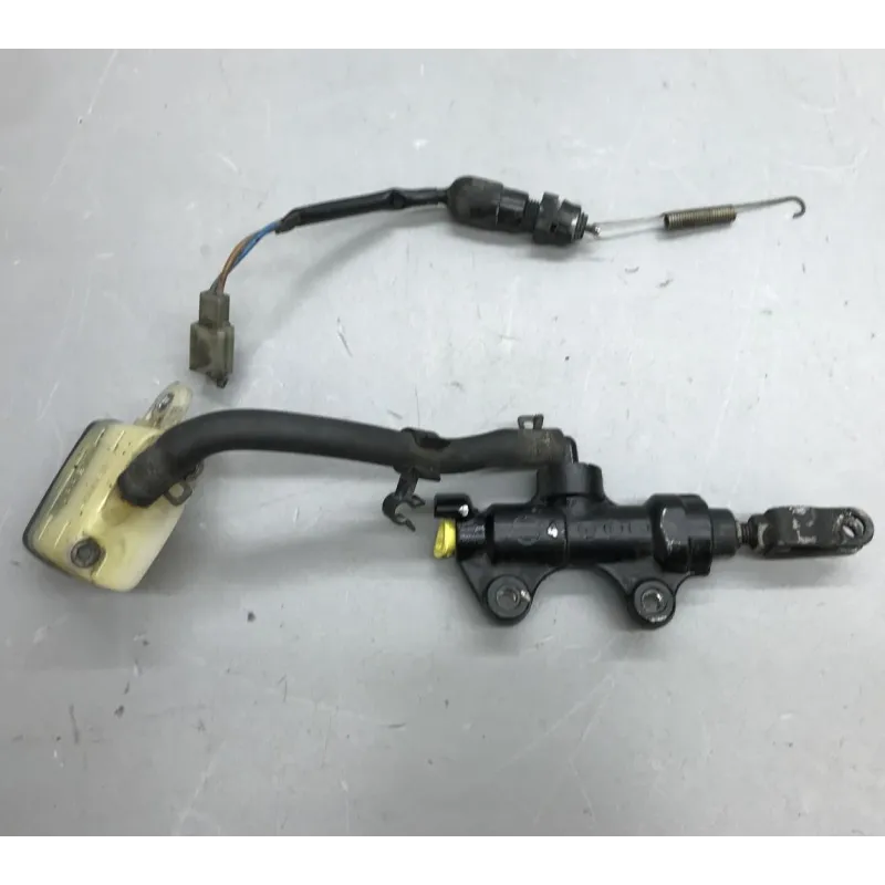 Maitre cylindre frein arriere TRIUMPH SPEED TRIPLE 1050 2008-2010