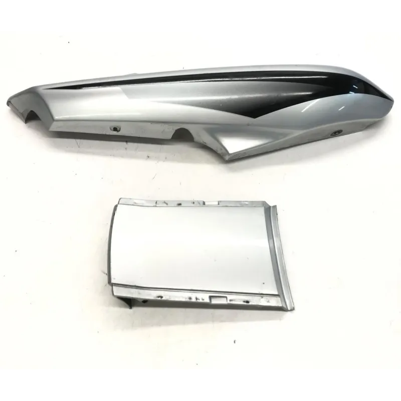 Cache carenage coque arriere droit YAMAHA FZS 600 2002-2003 FAZER