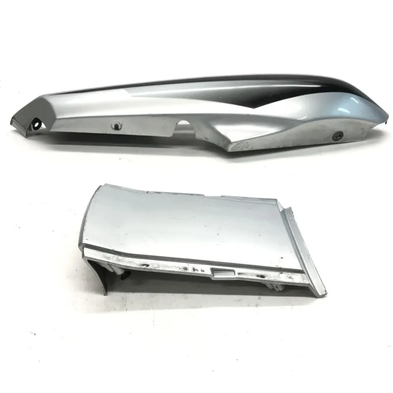 Cache carenage coque arriere droit YAMAHA FZS 600 2002-2003 FAZER