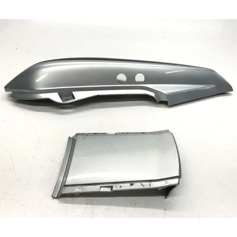 Cache carenage coque arriere droit YAMAHA FZS 600 2002-2003 FAZER