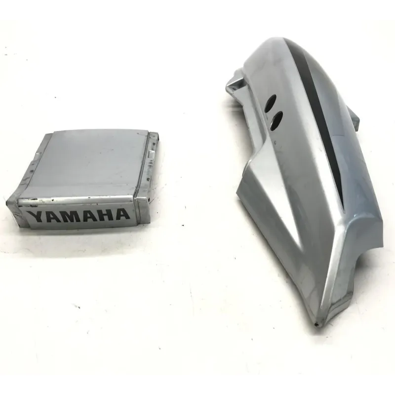Cache carenage coque arriere droit YAMAHA FZS 600 2002-2003 FAZER