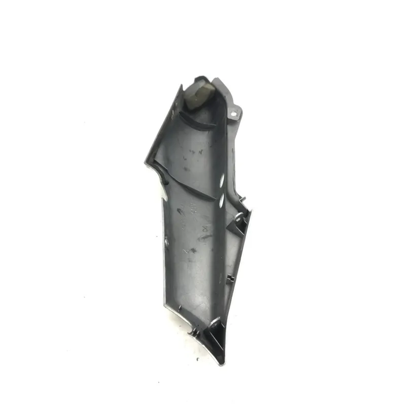 Cache carenage coque arriere droit YAMAHA FZS 600 2002-2003 FAZER
