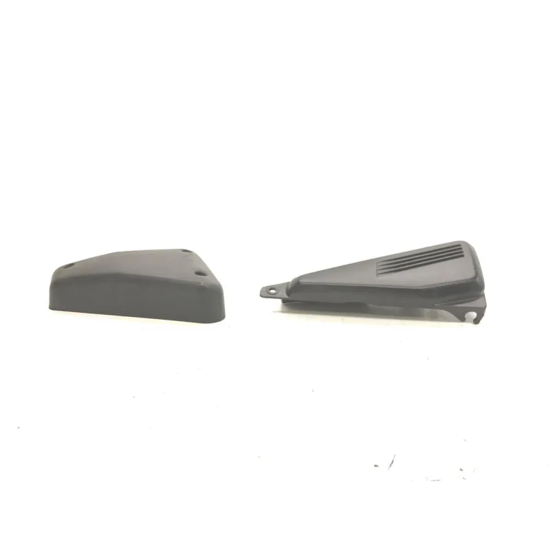 Cache carenage sous selle droit YAMAHA FZS 600 2002-2003 FAZER