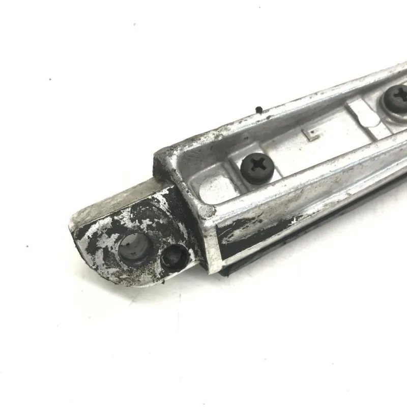 Platine et repose pieds arriere gauche YAMAHA FZS 600 2002-2003 FAZER