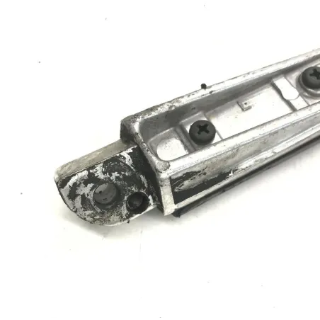 Platine et repose pieds arriere gauche YAMAHA FZS 600 2002-2003 FAZER