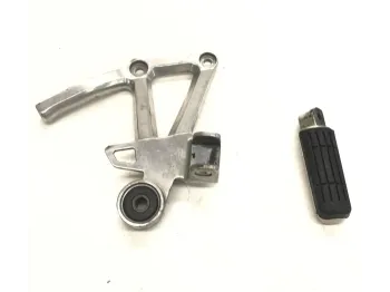 Platine et repose pieds arriere droit YAMAHA FZS 600 2002-2003 FAZER