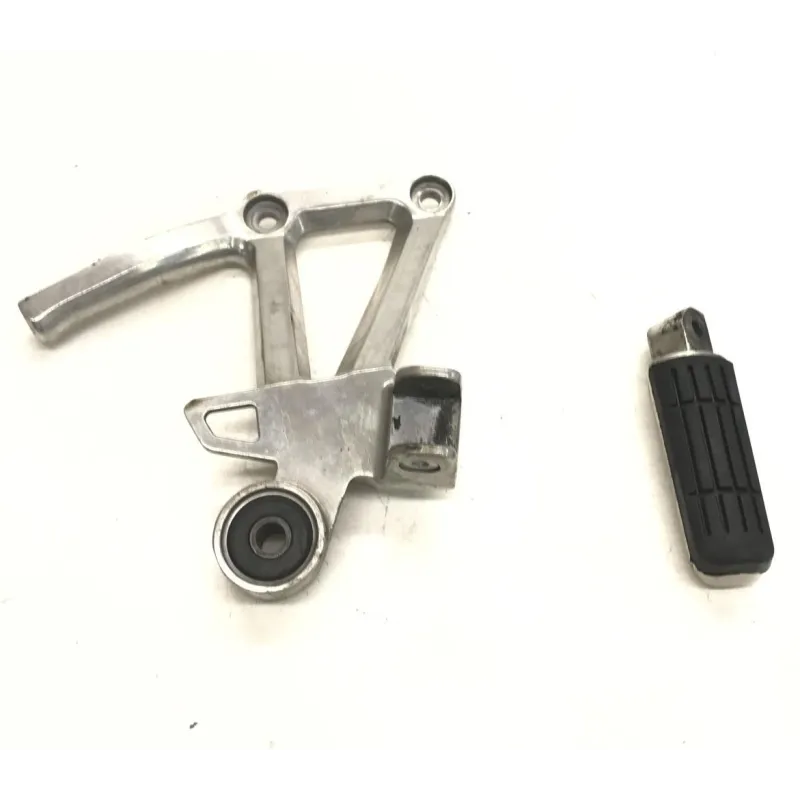 Platine et repose pieds arriere droit YAMAHA FZS 600 2002-2003 FAZER