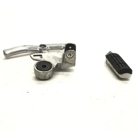 Platine et repose pieds arriere droit YAMAHA FZS 600 2002-2003 FAZER