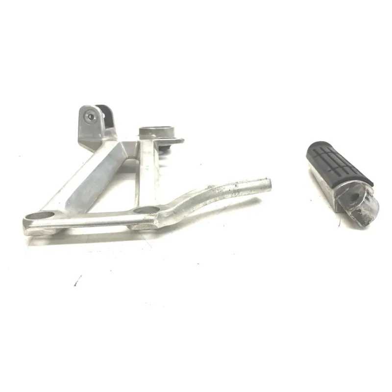 Platine et repose pieds arriere droit YAMAHA FZS 600 2002-2003 FAZER