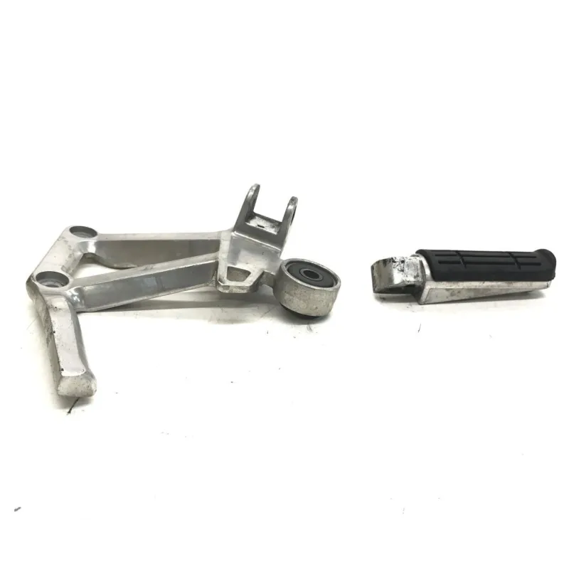 Platine et repose pieds arriere droit YAMAHA FZS 600 2002-2003 FAZER