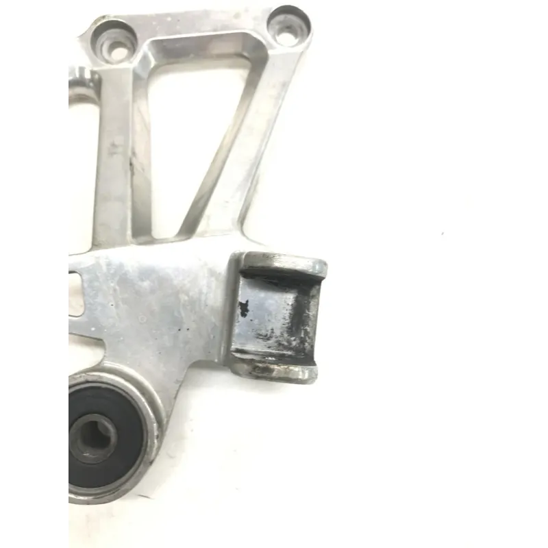 Platine et repose pieds arriere droit YAMAHA FZS 600 2002-2003 FAZER
