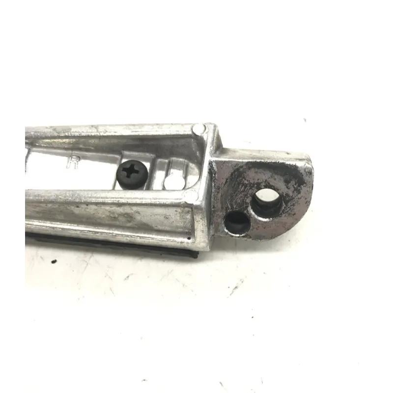 Platine et repose pieds arriere droit YAMAHA FZS 600 2002-2003 FAZER