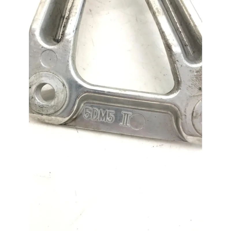 Platine et repose pieds arriere droit YAMAHA FZS 600 2002-2003 FAZER