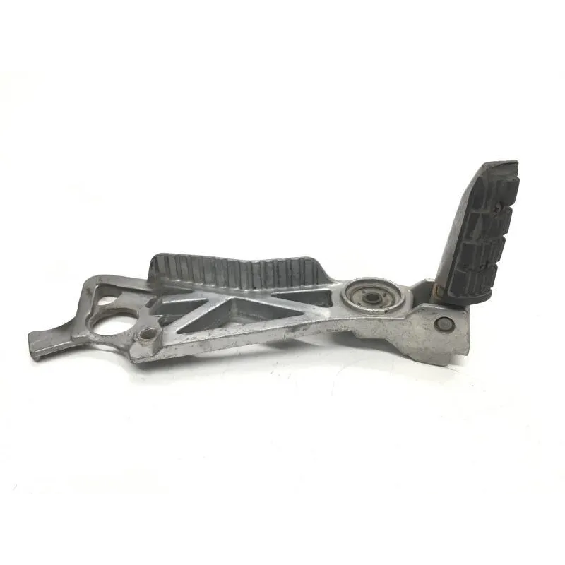 Platine et repose pieds arriere droit YAMAHA FZX 750 1986-1998 FAZER
