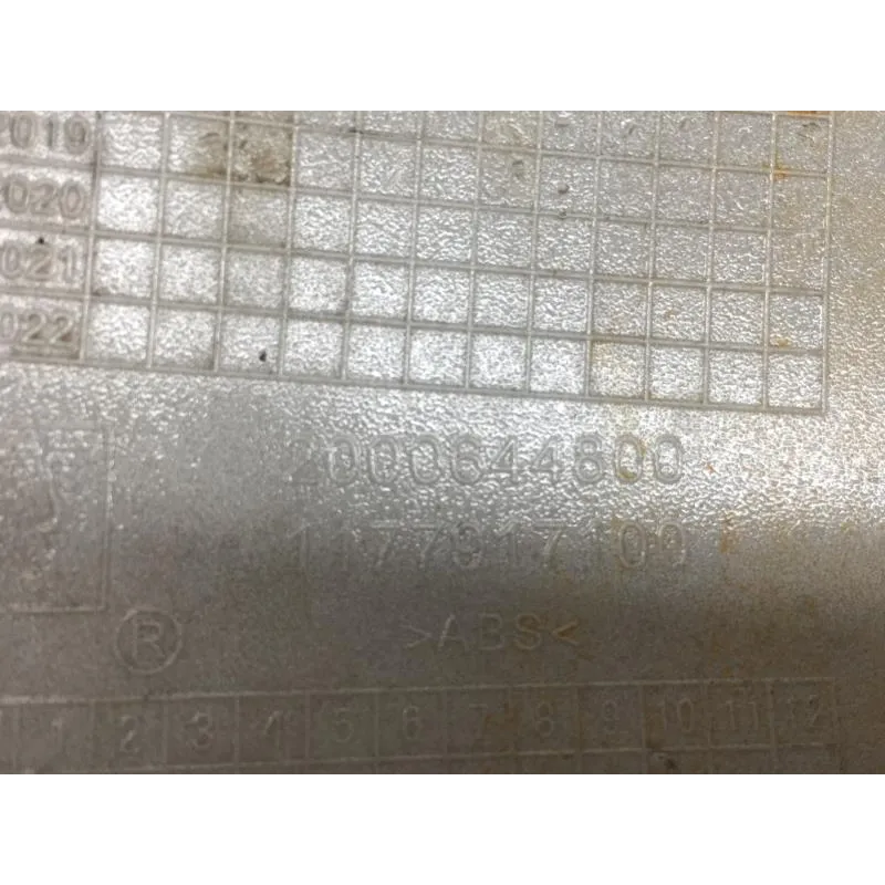 Cache carenage centrale sabot PEUGEOT KISBEE 50 2011-2017 2T