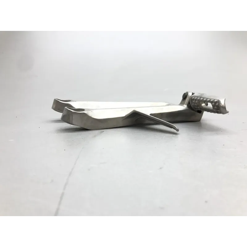 Platine et repose pieds arriere droit HONDA CBR 1000 RR 2004-2005 FIREBLADE