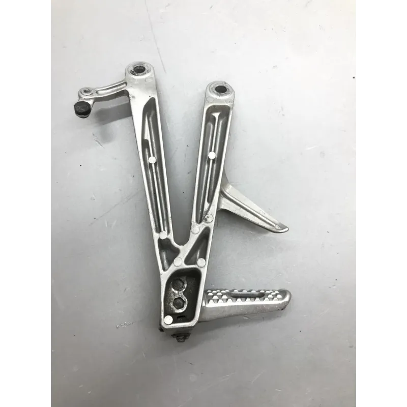 Platine et repose pieds arriere droit HONDA CBR 1000 RR 2004-2005 FIREBLADE