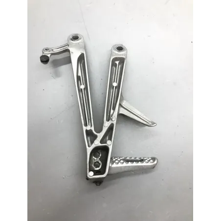 Platine et repose pieds arriere droit HONDA CBR 1000 RR 2004-2005 FIREBLADE