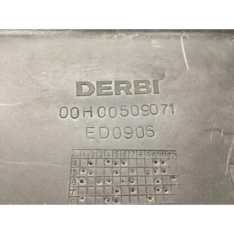 Cache carenage sous selle gauche DERBI SENDA 50 2005-2008 SM DRD PRO EU2