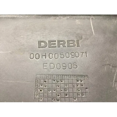 Cache carenage sous selle gauche DERBI SENDA 50 2005-2008 SM DRD PRO EU2