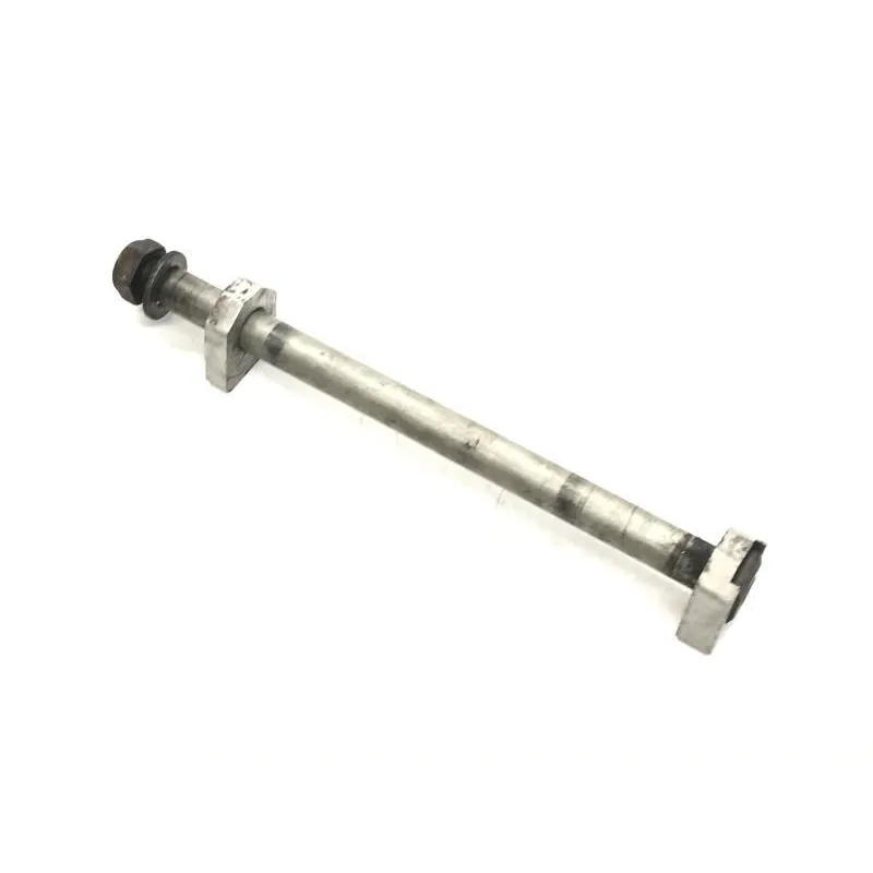 Axe de roue arriere TRIUMPH DAYTONA 675 2006-2008