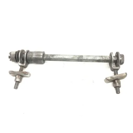 Axe de roue arriere KAWASAKI KE 125 1976-1985