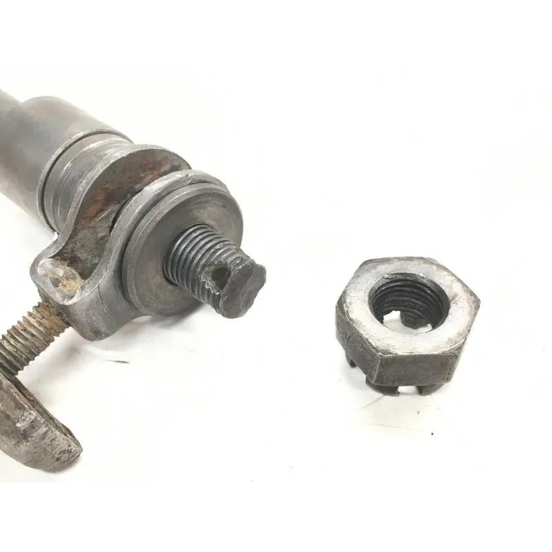 Axe de roue arriere KAWASAKI KE 125 1976-1985