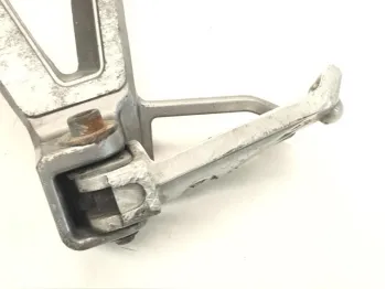 Platine et repose pieds arriere gauche SUZUKI GSF 1200 1996-2000 BANDIT