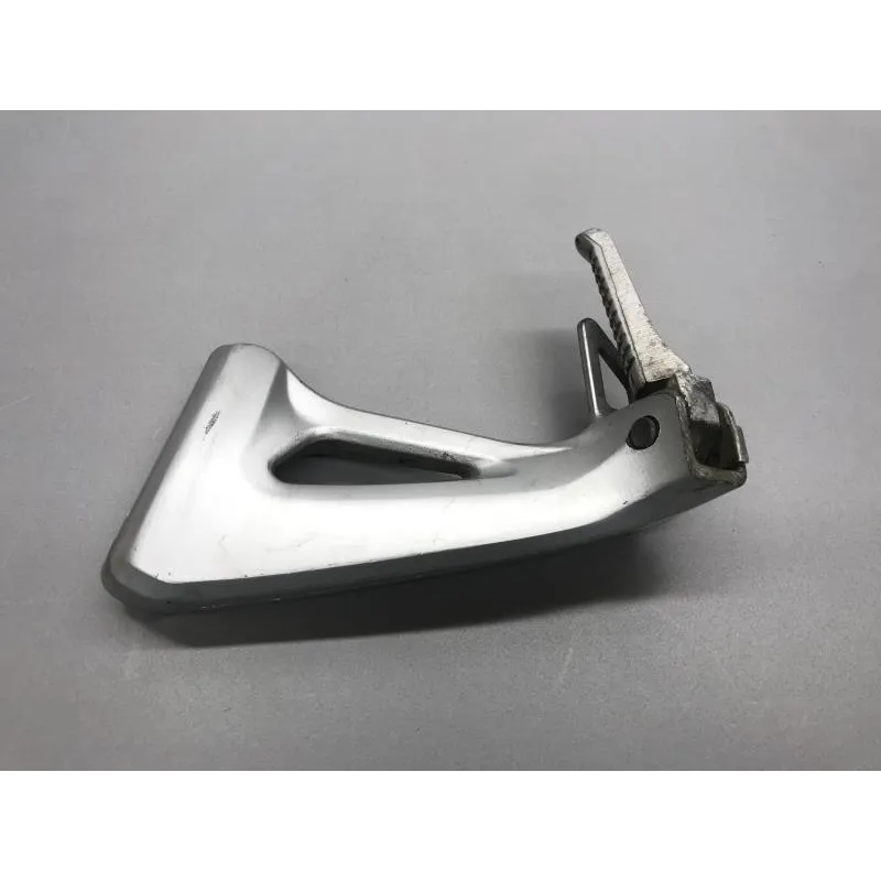 Platine et repose pieds arriere gauche SUZUKI SV 650 S 1999-2002