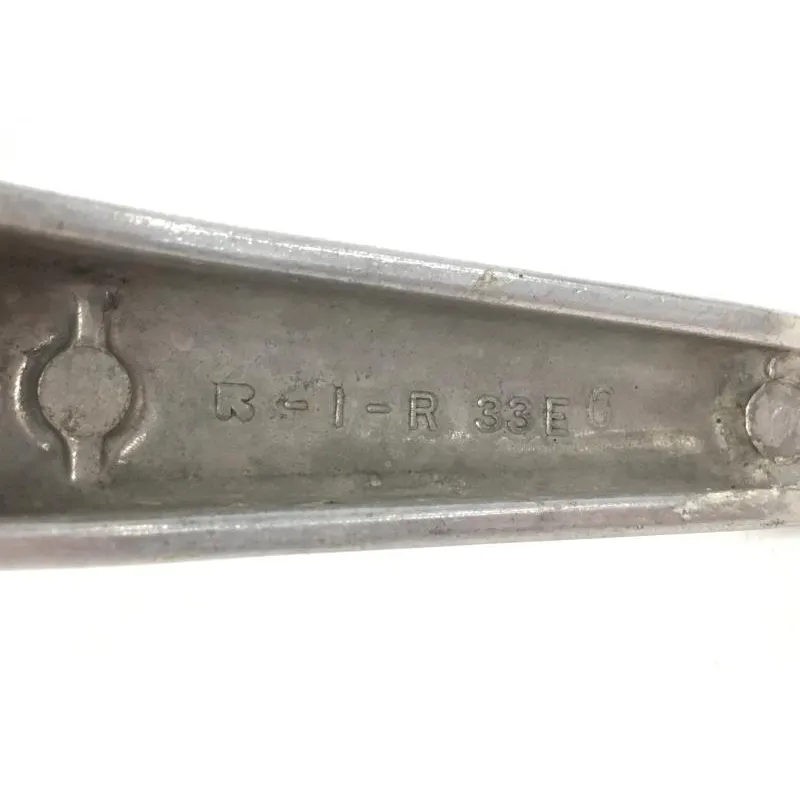 Platine et repose pieds arriere droit SUZUKI SV 650 S 1999-2002