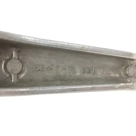 Platine et repose pieds arriere droit SUZUKI SV 650 S 1999-2002