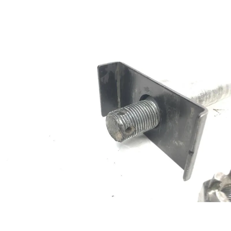 Axe de roue arriere KAWASAKI ZR7 750 S 2001-2003