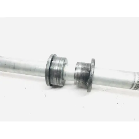 Axe de roue arriere KAWASAKI Z 750 2004-2006
