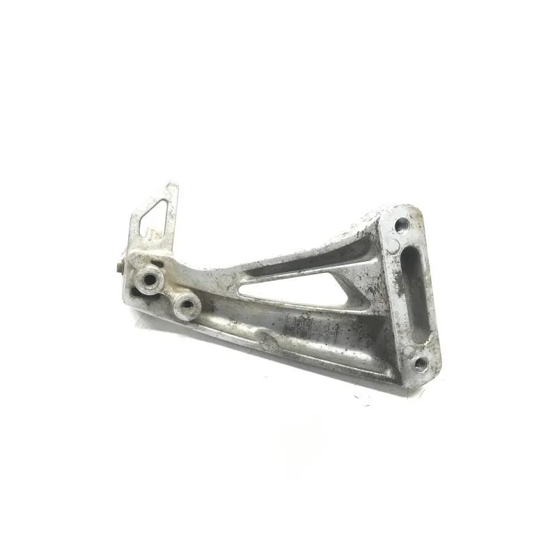 Platine et repose pieds arriere gauche SUZUKI SV 650 S 1999-2002