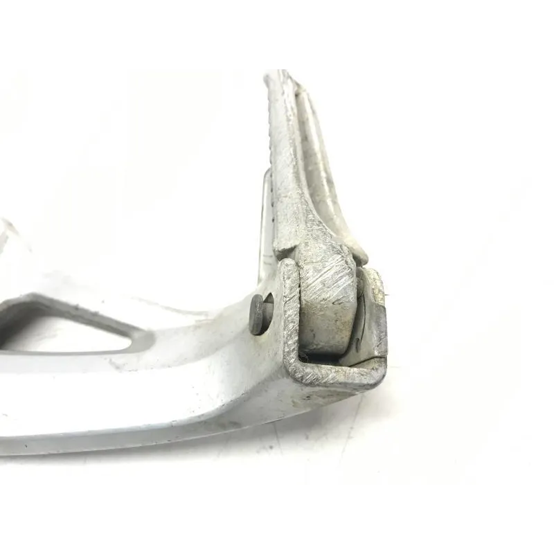 Platine et repose pieds arriere gauche SUZUKI SV 650 S 1999-2002