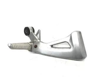 Platine et repose pieds arriere droit SUZUKI SV 650 S 1999-2002