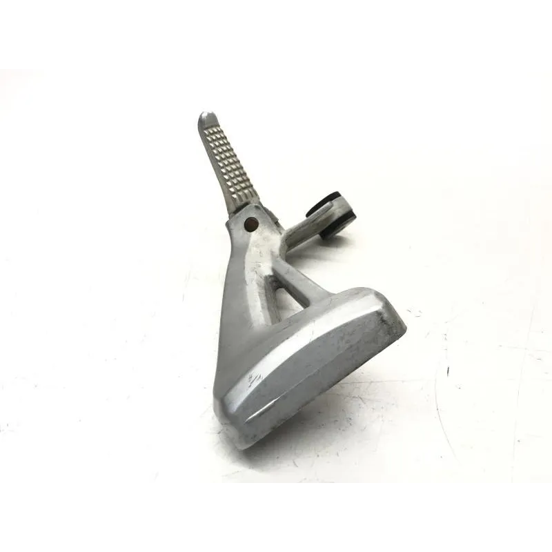 Platine et repose pieds arriere droit SUZUKI SV 650 S 1999-2002